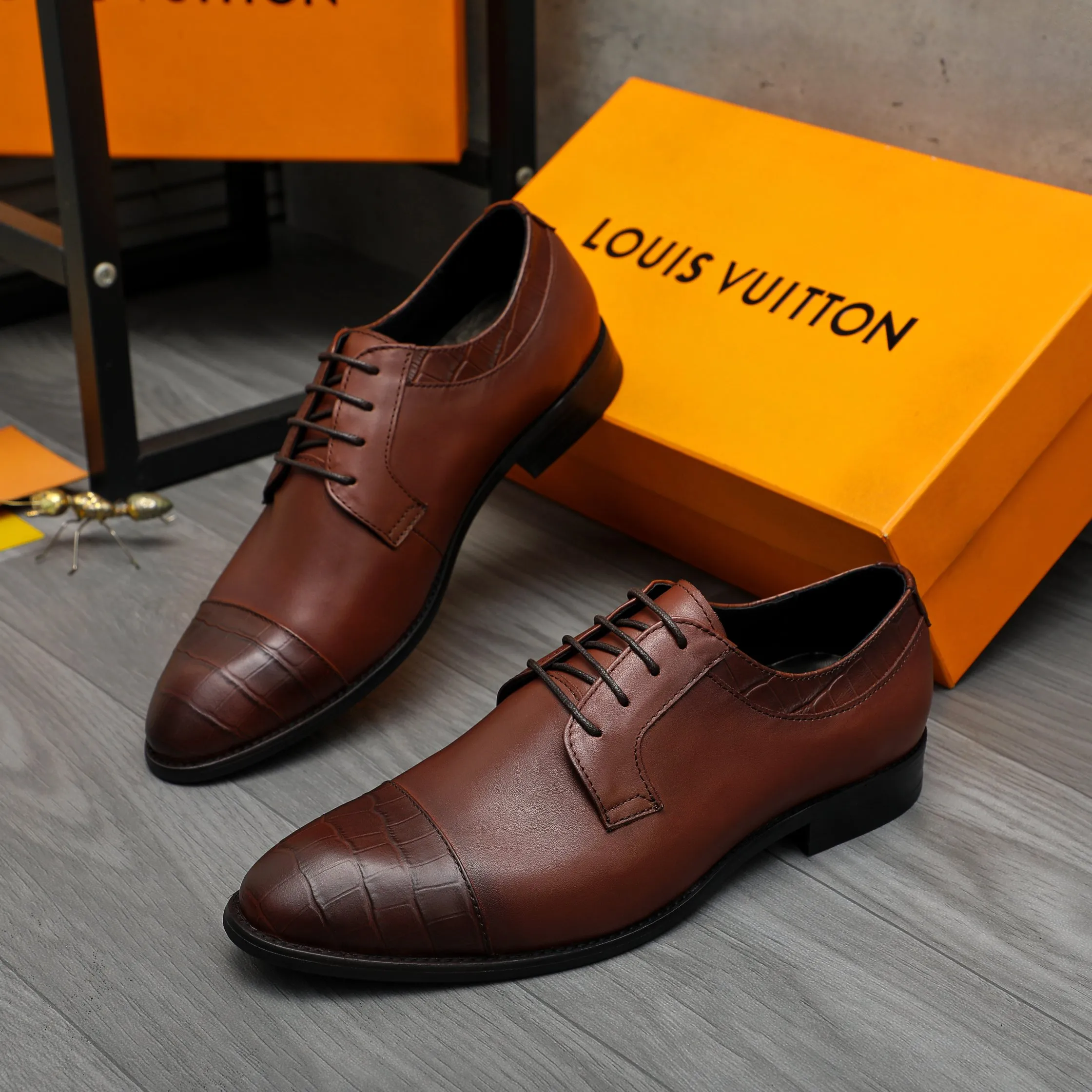 Men's men's shoes💰p460 Product trademark: LV (Louis Vuitton) business lace-up leather shoes True size: 39-44 Product material: Selected color rubbed cowhide stitched with stone pattern cowhide upper, cowhide lining, original rubber outsole